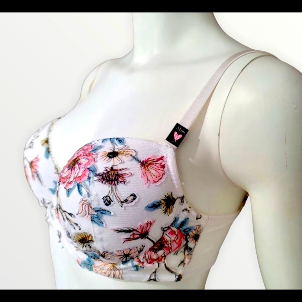 NWT (New With Tags) Beautiful Victoria’s Secret bra!